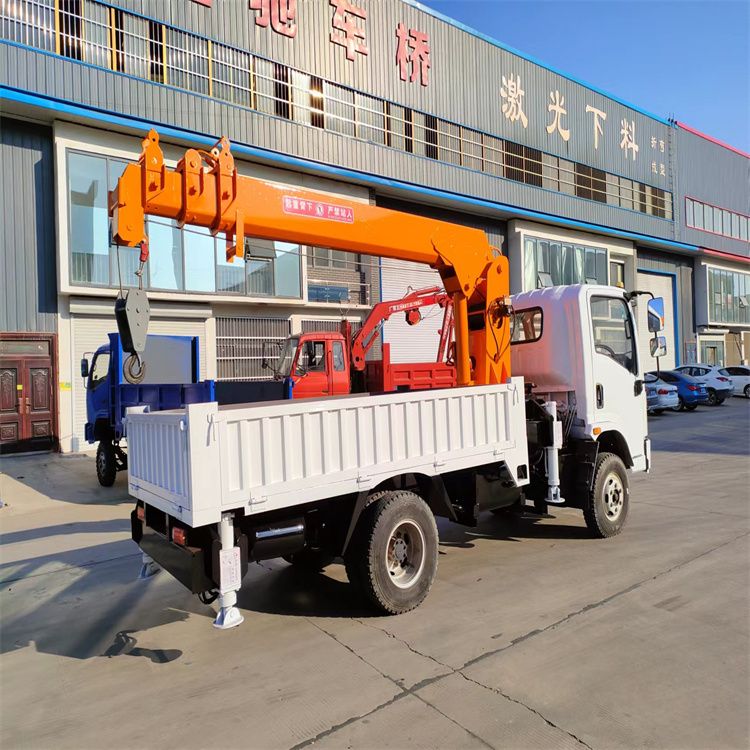 新园乡三轮随车吊定制 农用改装机自备吊中瑞长期出售